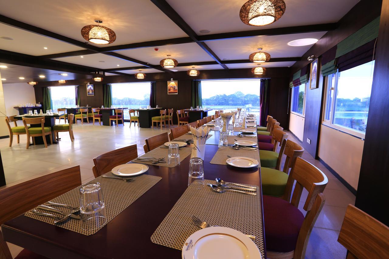 Nandan Kanan Hotel & Resort Sipra Bagian luar foto