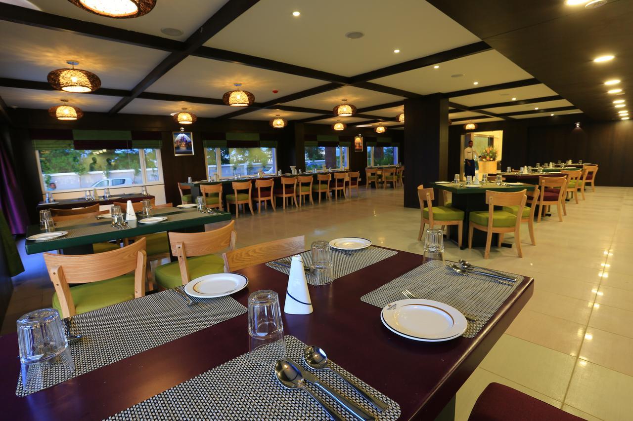 Nandan Kanan Hotel & Resort Sipra Bagian luar foto