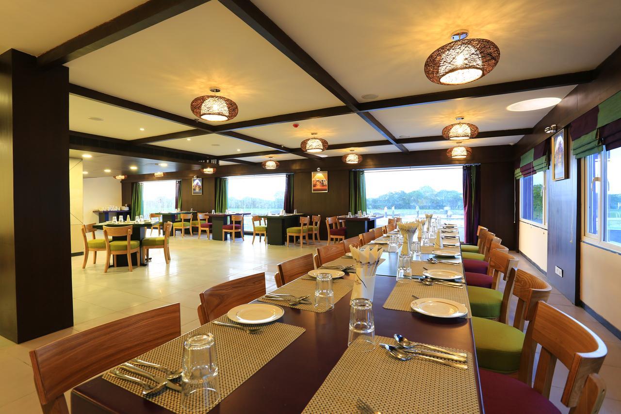 Nandan Kanan Hotel & Resort Sipra Bagian luar foto