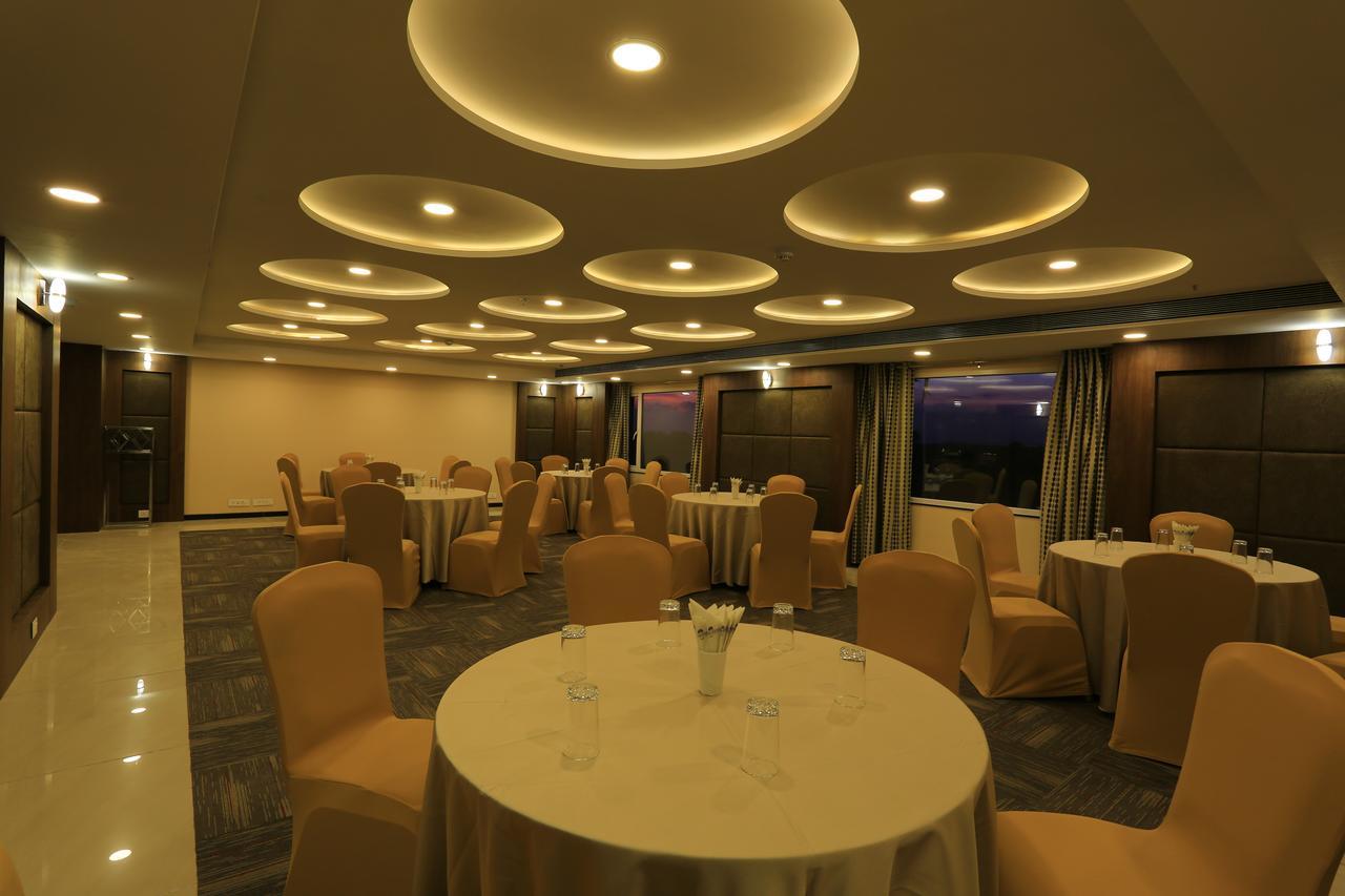 Nandan Kanan Hotel & Resort Sipra Bagian luar foto