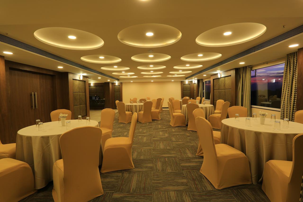 Nandan Kanan Hotel & Resort Sipra Bagian luar foto